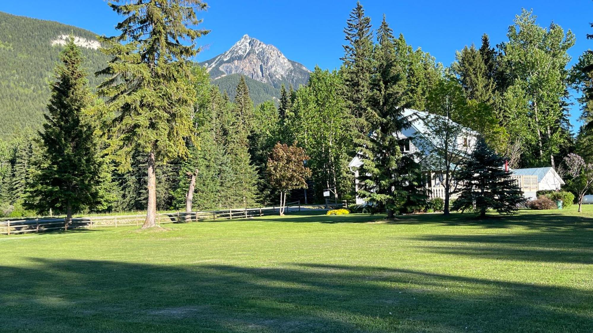 Bear Paw Lodge Golden Eksteriør billede
